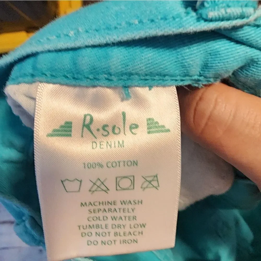 Men's R. sole flat front shorts, size 36